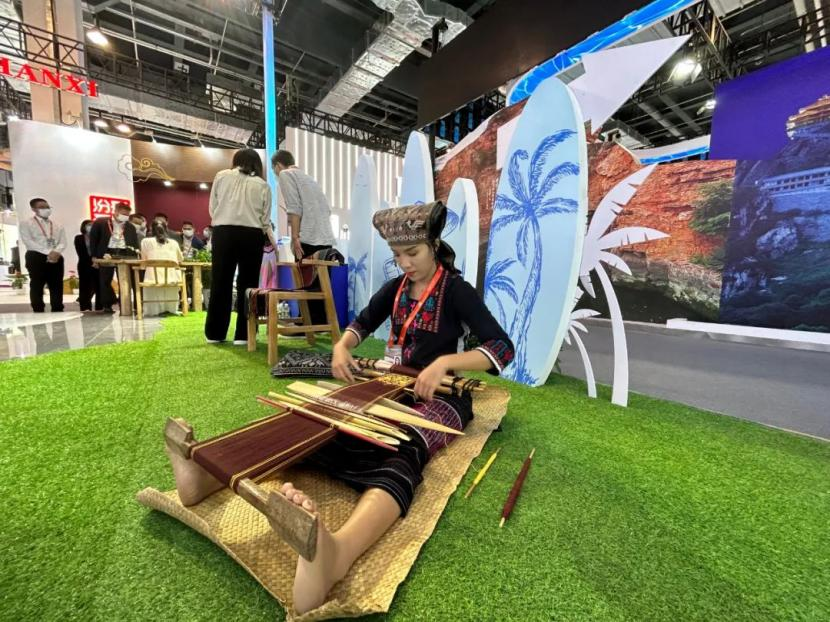 Li Brocade 68 Hainan Brands featured at China Brand Day events - Focus on Hainan ...